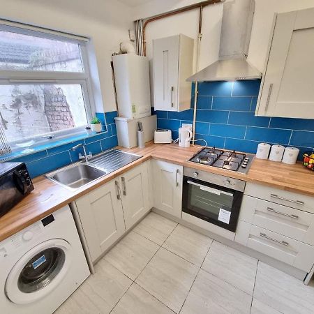 Charming Accommodation Steps From Downtown Liverpool Extérieur photo