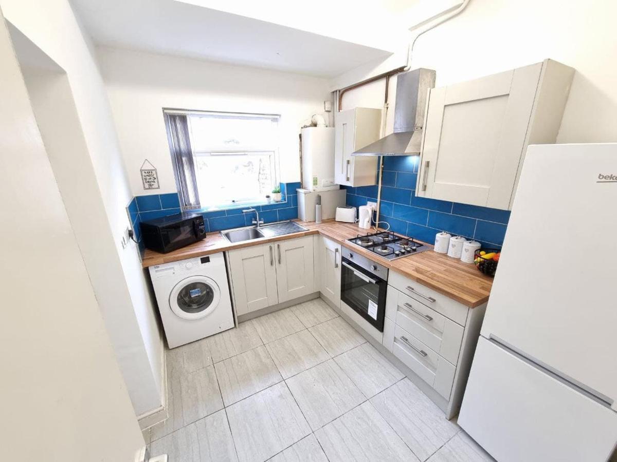 Charming Accommodation Steps From Downtown Liverpool Extérieur photo