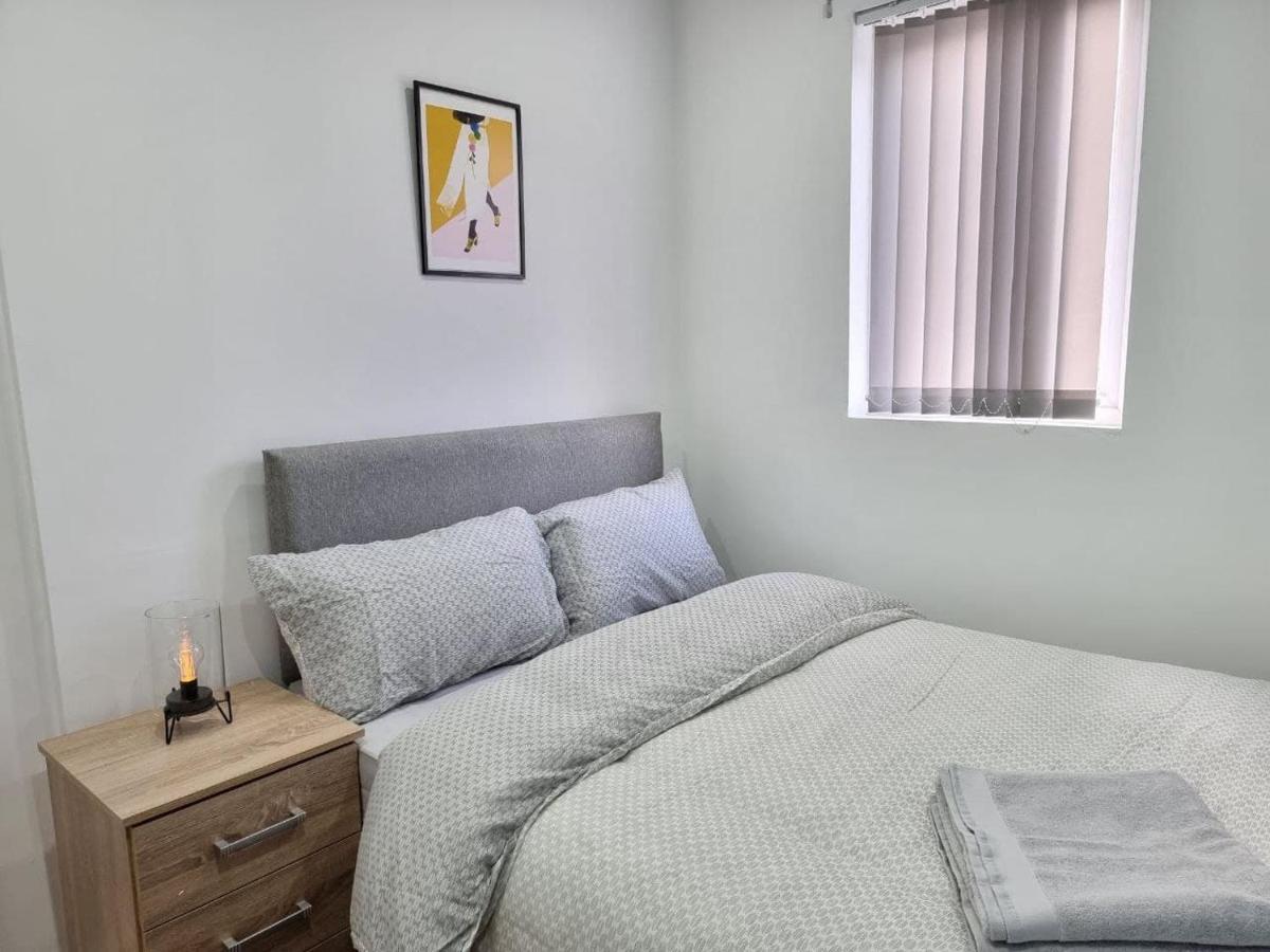 Charming Accommodation Steps From Downtown Liverpool Extérieur photo